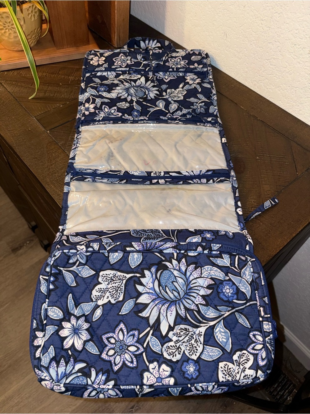 Vera Bradley Hanging Travel Organizer Blue Floral Quilted Toiletry Cosmetic Bag - Picture 8 of 9